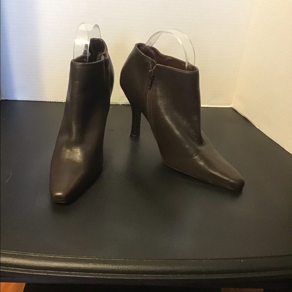 Chinese Laundry Women’s Pointy Toe Ankle Booties - Picture 2 of 7